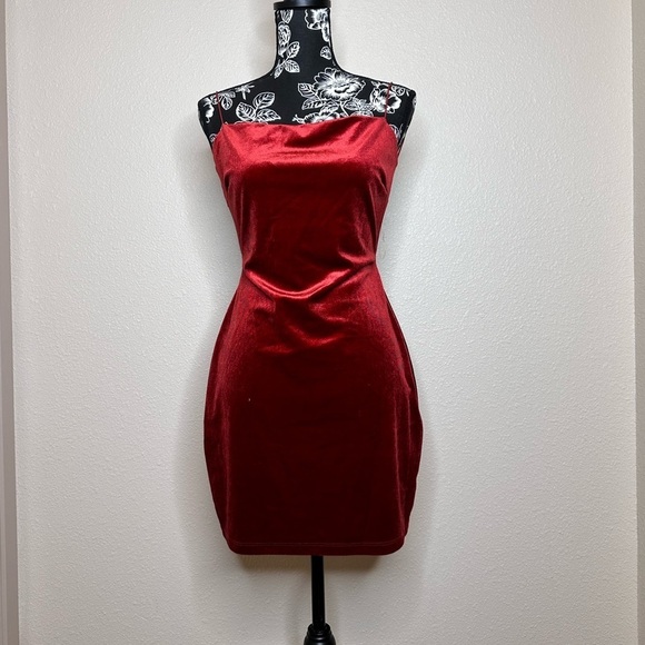 Windsor Dresses & Skirts - Windsor Red Velvet Dress Bungee Spaghetti Strap Size Large